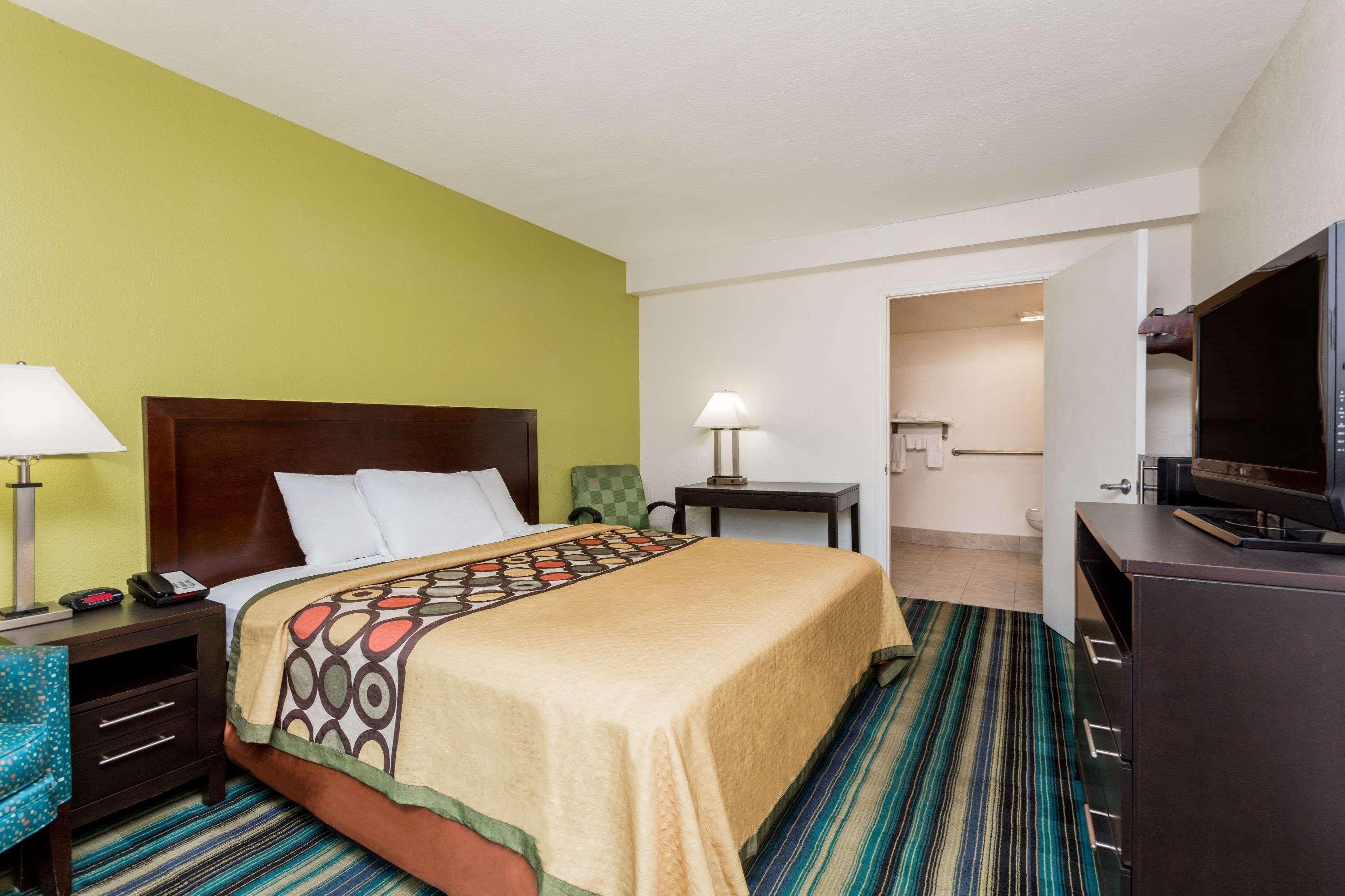 Super 8 By Wyndham Augusta Exterior foto