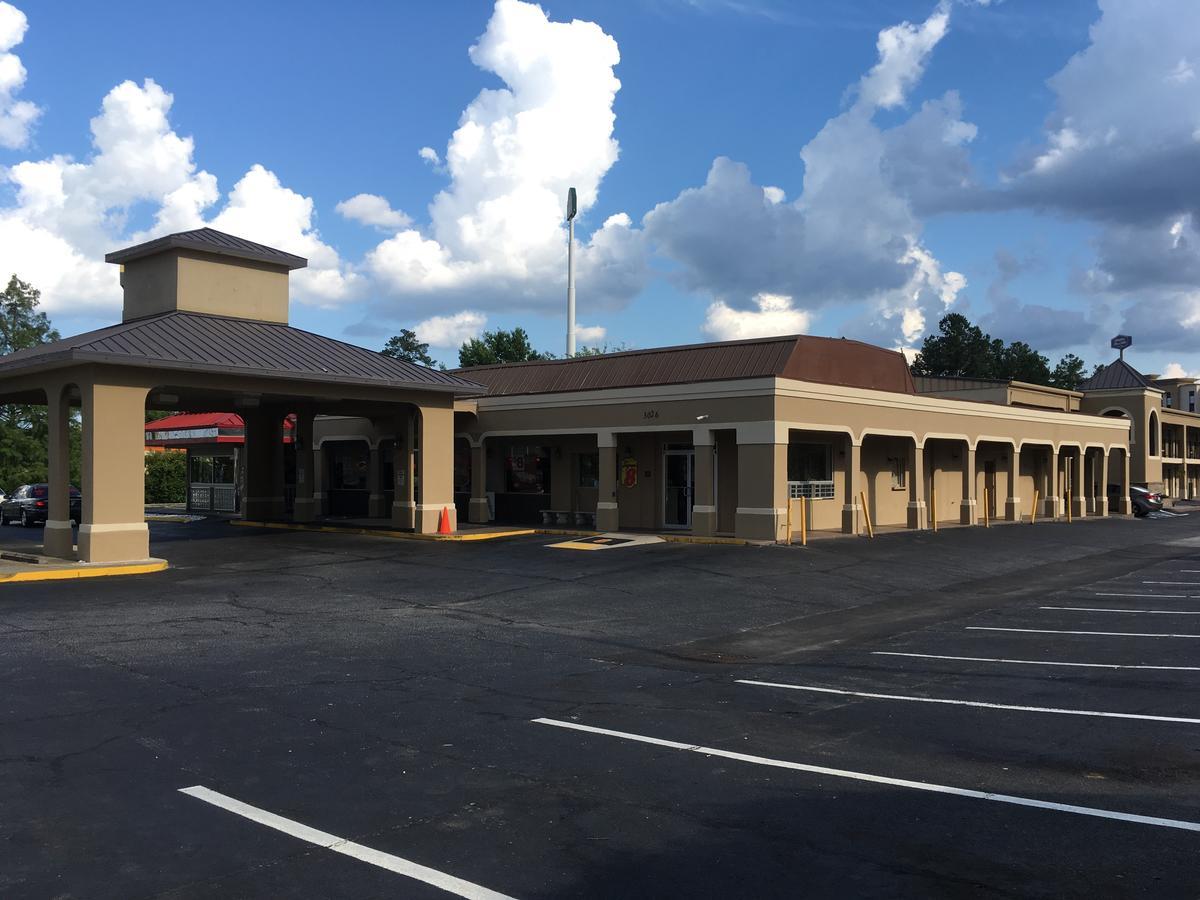 Super 8 By Wyndham Augusta Exterior foto