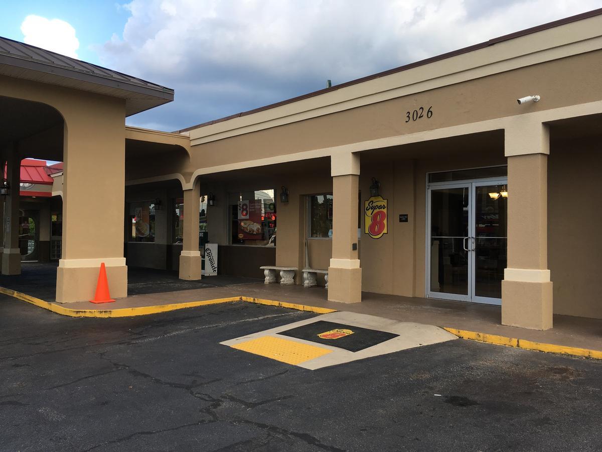Super 8 By Wyndham Augusta Exterior foto